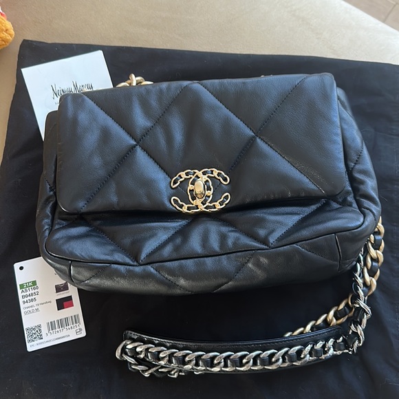 Chanel 19 handbag - Picture 15 of 15